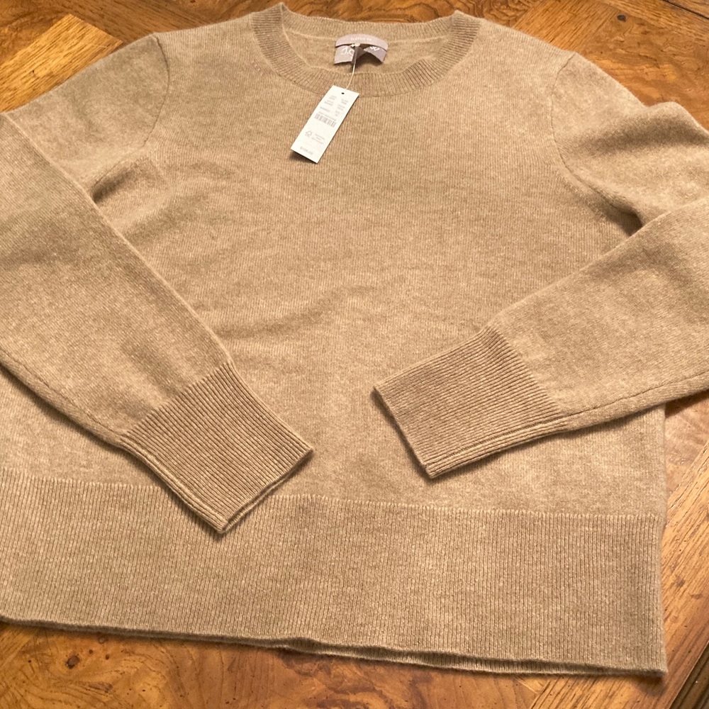 Womens JCrew cashmere classic crew neck sweater. Size medium